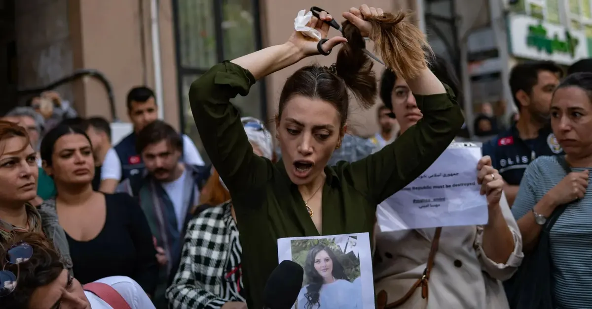 Główne zdjęcie - "Zginiemy, ale odzyskamy Iran". Wrze po śmierci 22-latki
