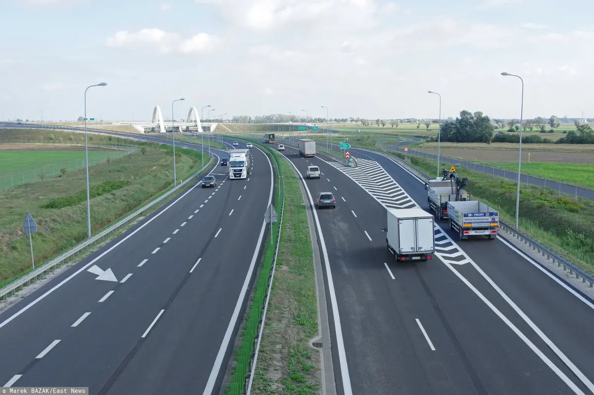 Autostrada, po której jadą samochody