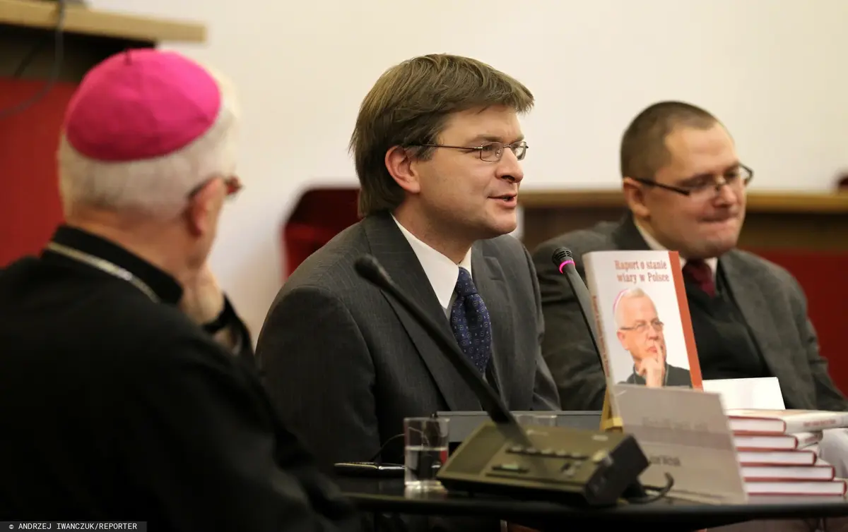 Terlikowski w trakcie prezentacji swojej książki.