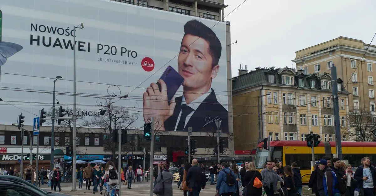 Główne zdjęcie - Robert Lewandowski zrywa kontrakt z Huawei przez powiązania z Kremlem