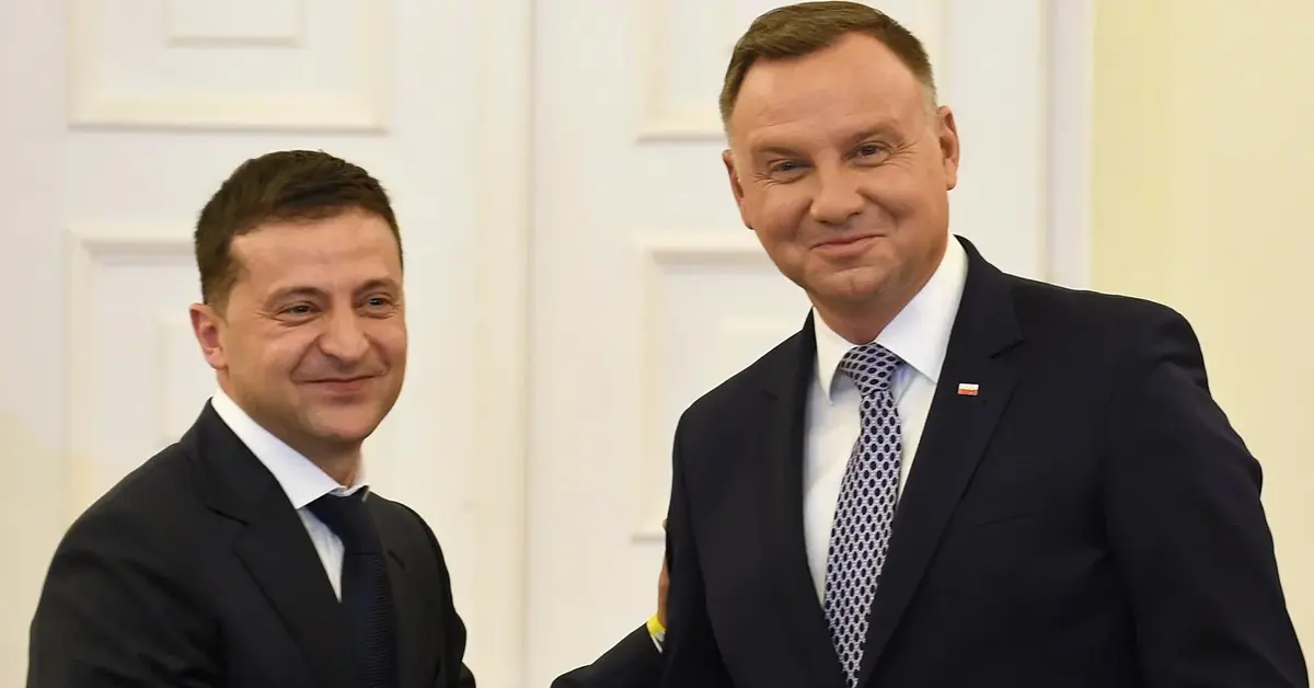 Główne zdjęcie - Andrzej Duda w ukraińskim parlamencie. Powitano go owacją na stojąco