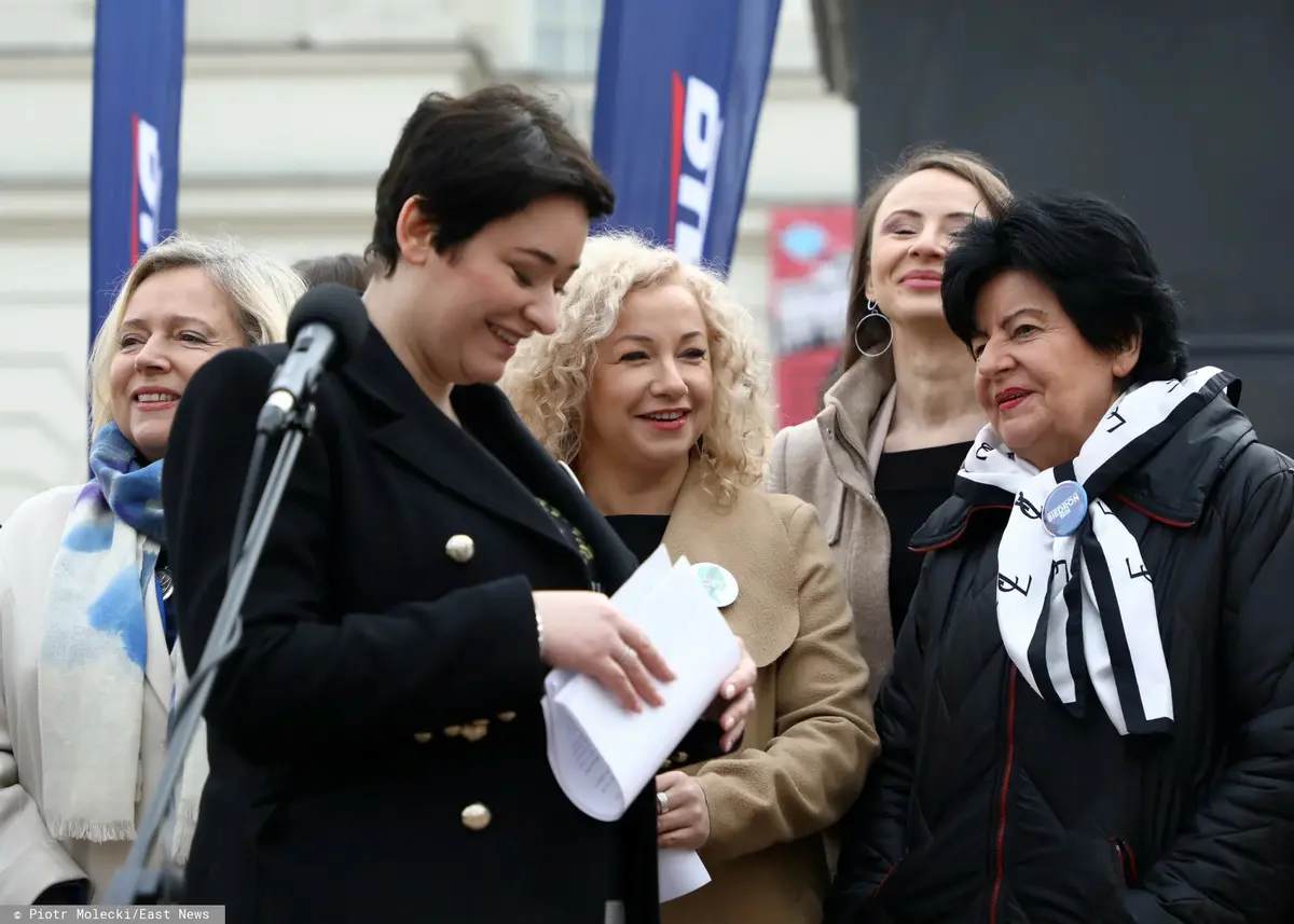 Joanna Senyszyn (po prawej) - Konferencja prasowa z udzialem poslanek Lewic