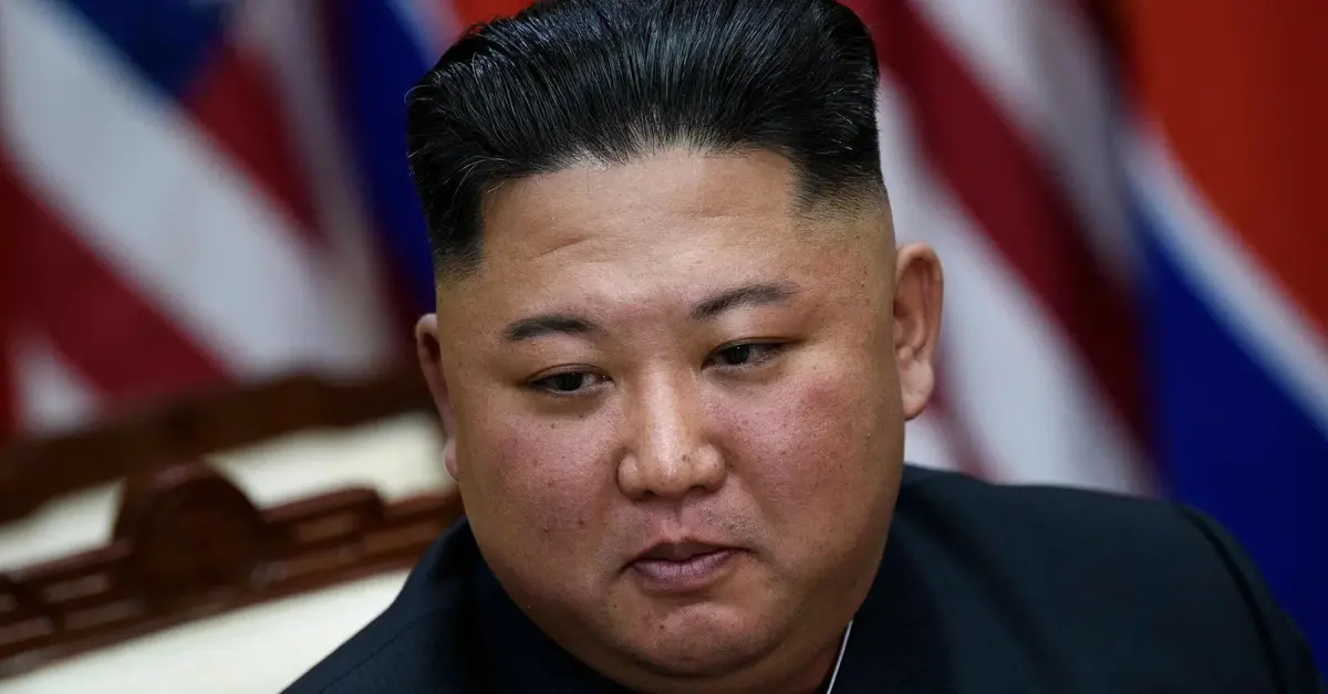 Kim Dzong Un w czarnym ubraniu