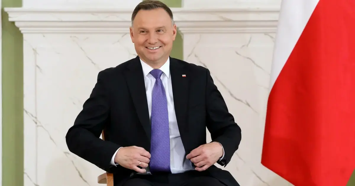 Główne zdjęcie - Andrzej Duda śmieje się z Donalda Tuska i cewnikowania przez 67-letnią pielęgniarkę