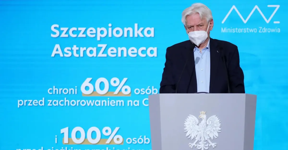 Prof. Andrzej Horban przemawiający w maseczce na konferencji prasowej.