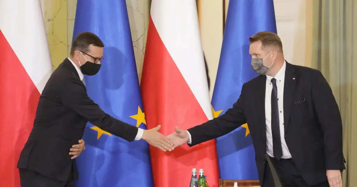 Główne zdjęcie - Złote rady Morawieckiego i Czarnka. Polacy: szykujcie się na ciężką zimę