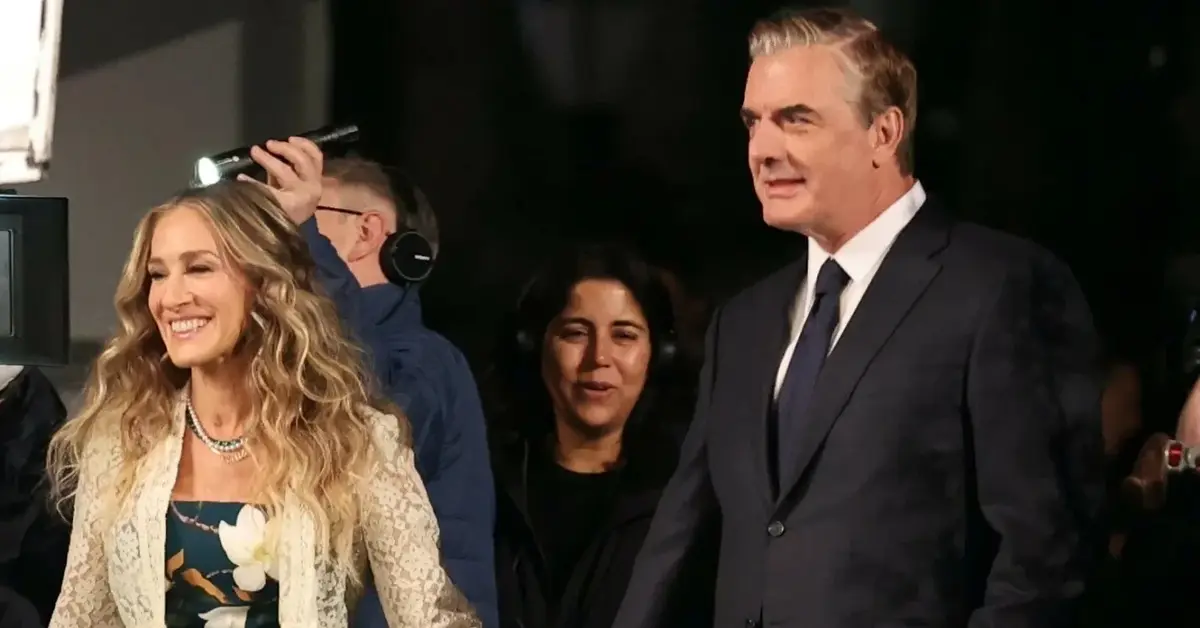 Sarah Jessica Parker i  Chris Noth pozujący do zdjęć