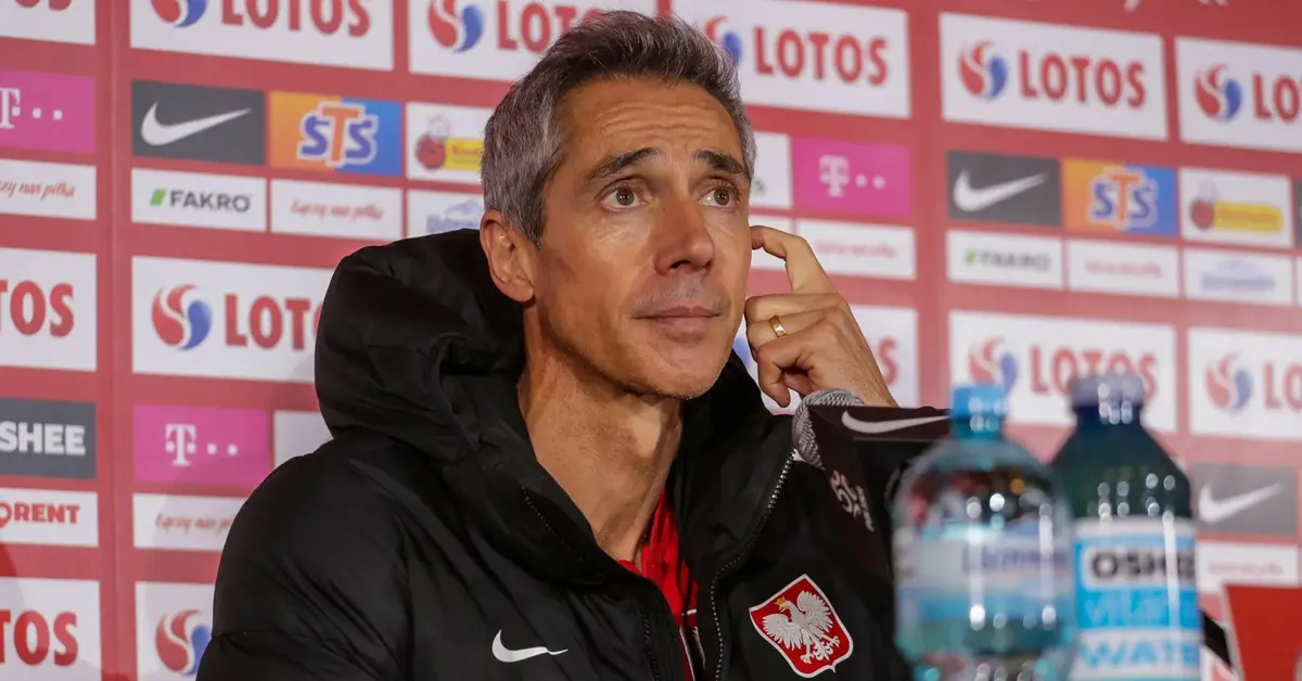 Paulo Sousa w trakcie konferencji prasowej.