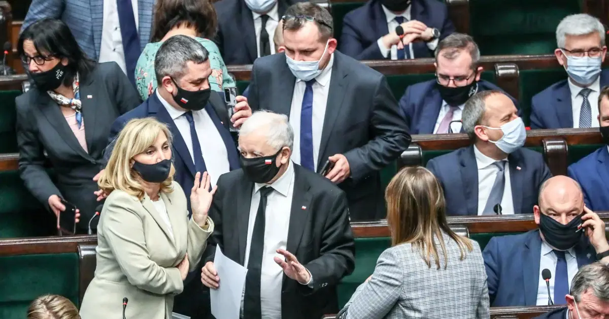 Główne zdjęcie - Zwołano nadzwyczajne zebranie klubu PiS