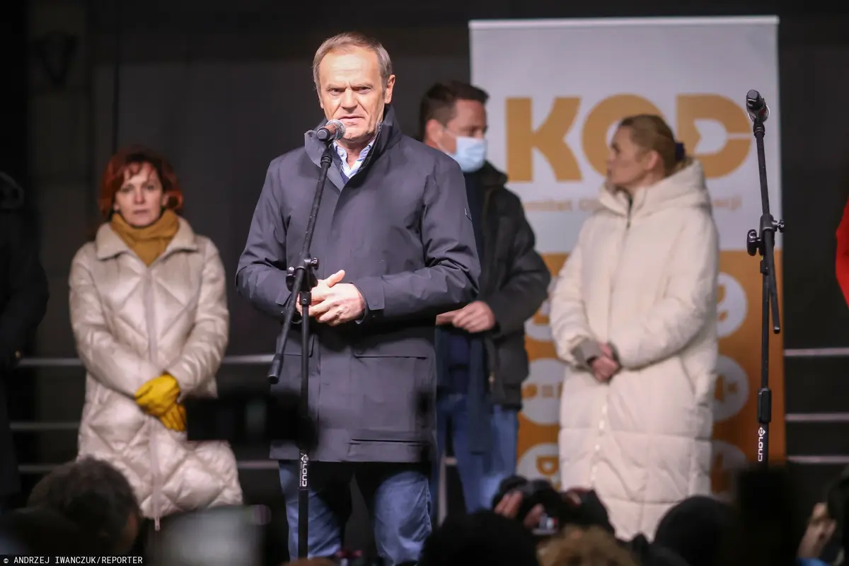 Donald Tusk na proteście w obronie wolnych 