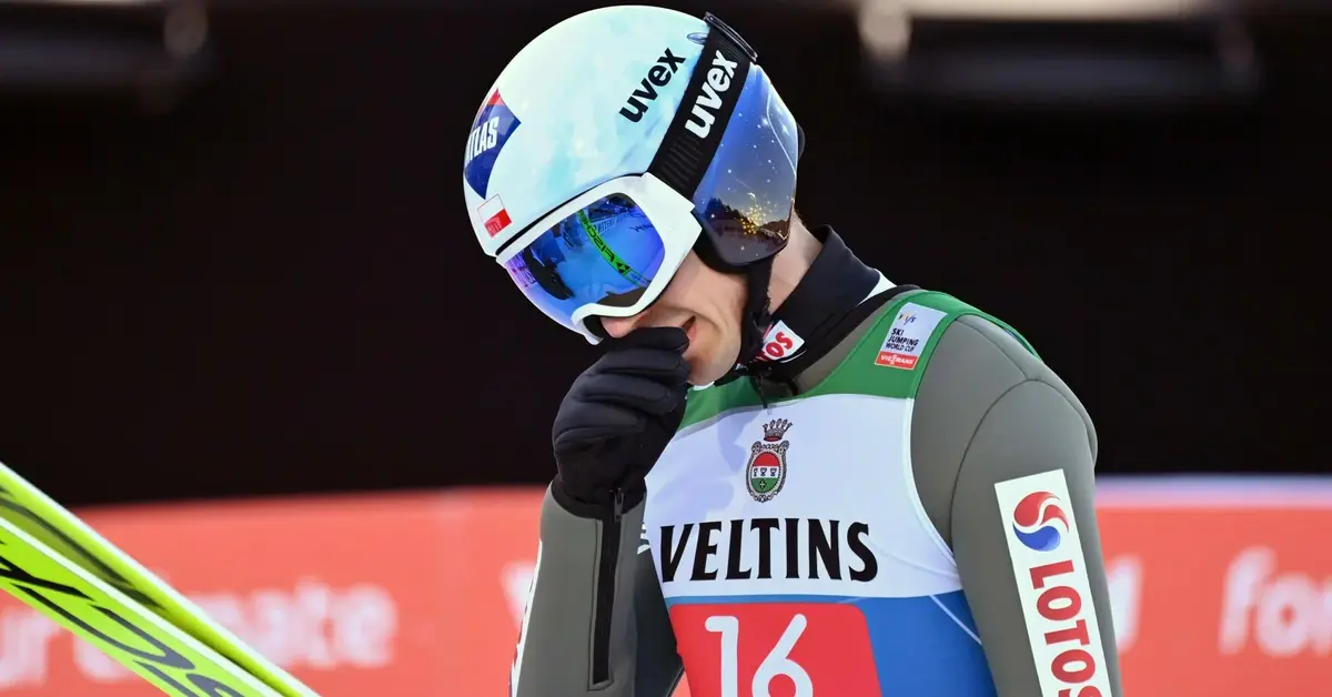 niezadowolony Kamil Stoch po oddaniu skoku