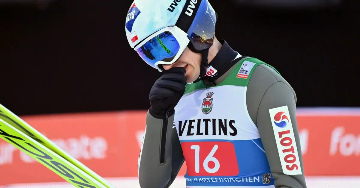 niezadowolony Kamil Stoch po oddaniu skoku