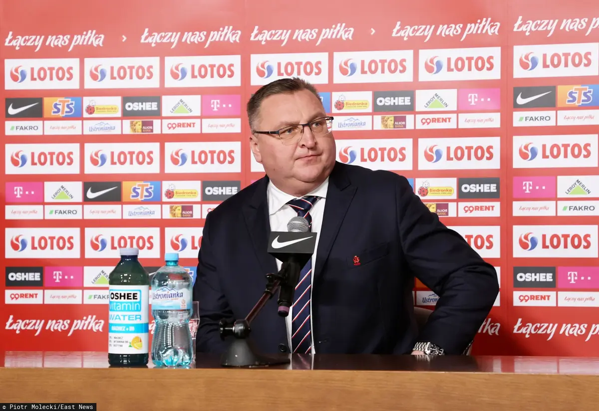 Michniewicz w trakcie konferencji prasowej