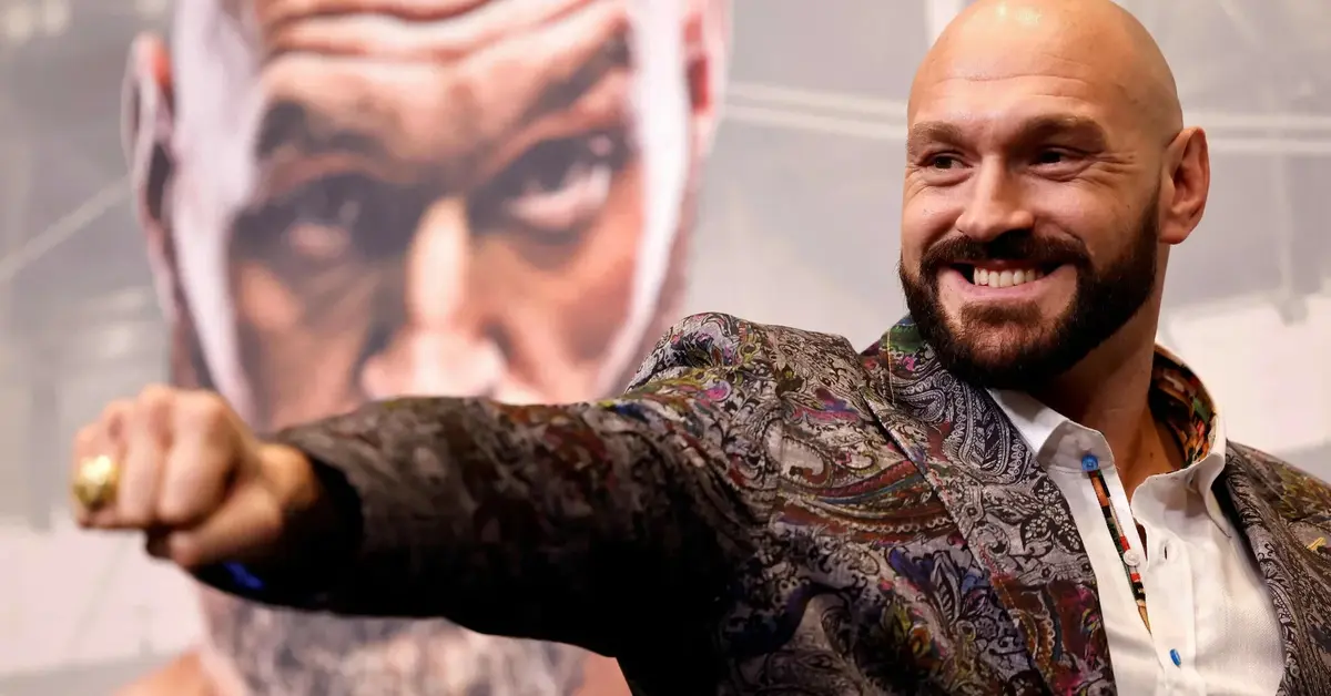 Tyson Fury z ogromnym pieścieniem na palcu.