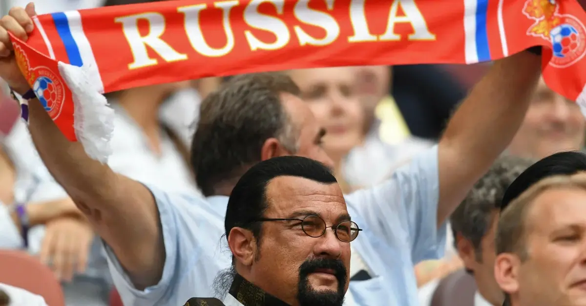 Główne zdjęcie - Steven Seagal sprzedał się Putinowi i nakręci rosyjski film propagandowy o wojnie