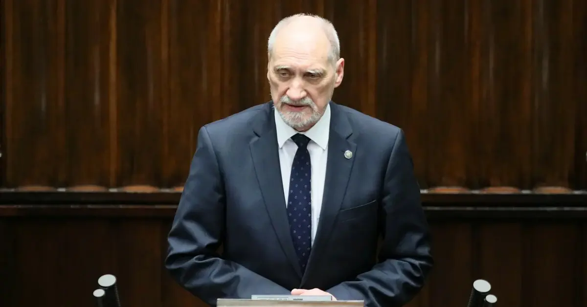 Główne zdjęcie - "Macierewicz powinien siedzieć"