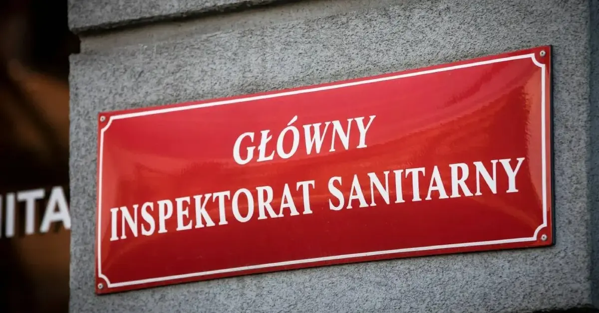 Tabliczka z napisem Główny Inspektorat Sanitarny.