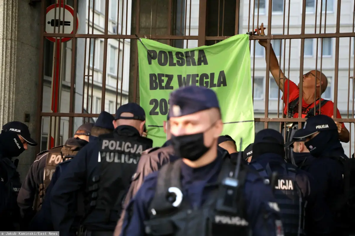 Protest pod Ministerstwem Aktywów Państwowych pod hasłem "Wszystkie dla klimatu"