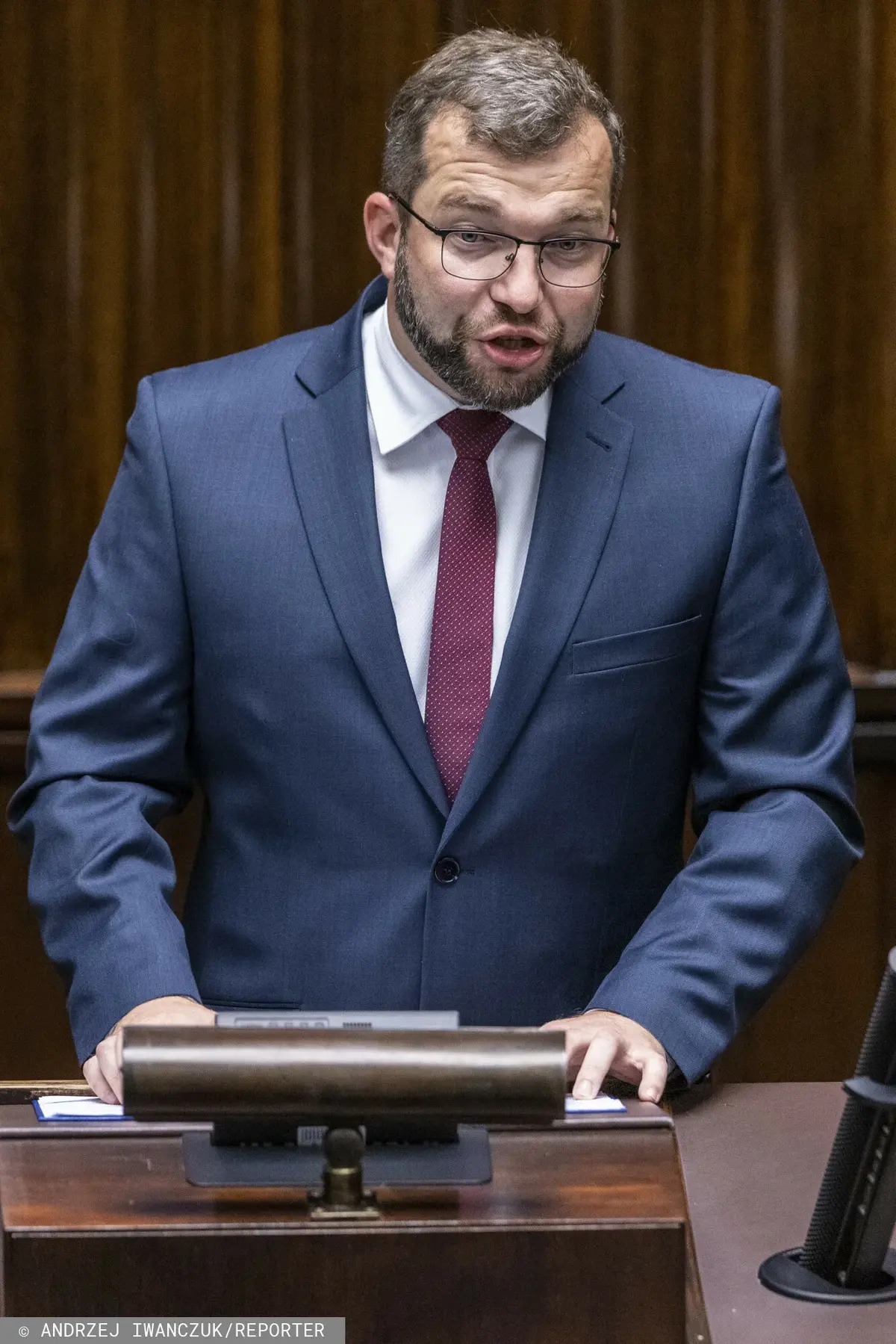 Grzegorz Puda na mównicy sejmowej