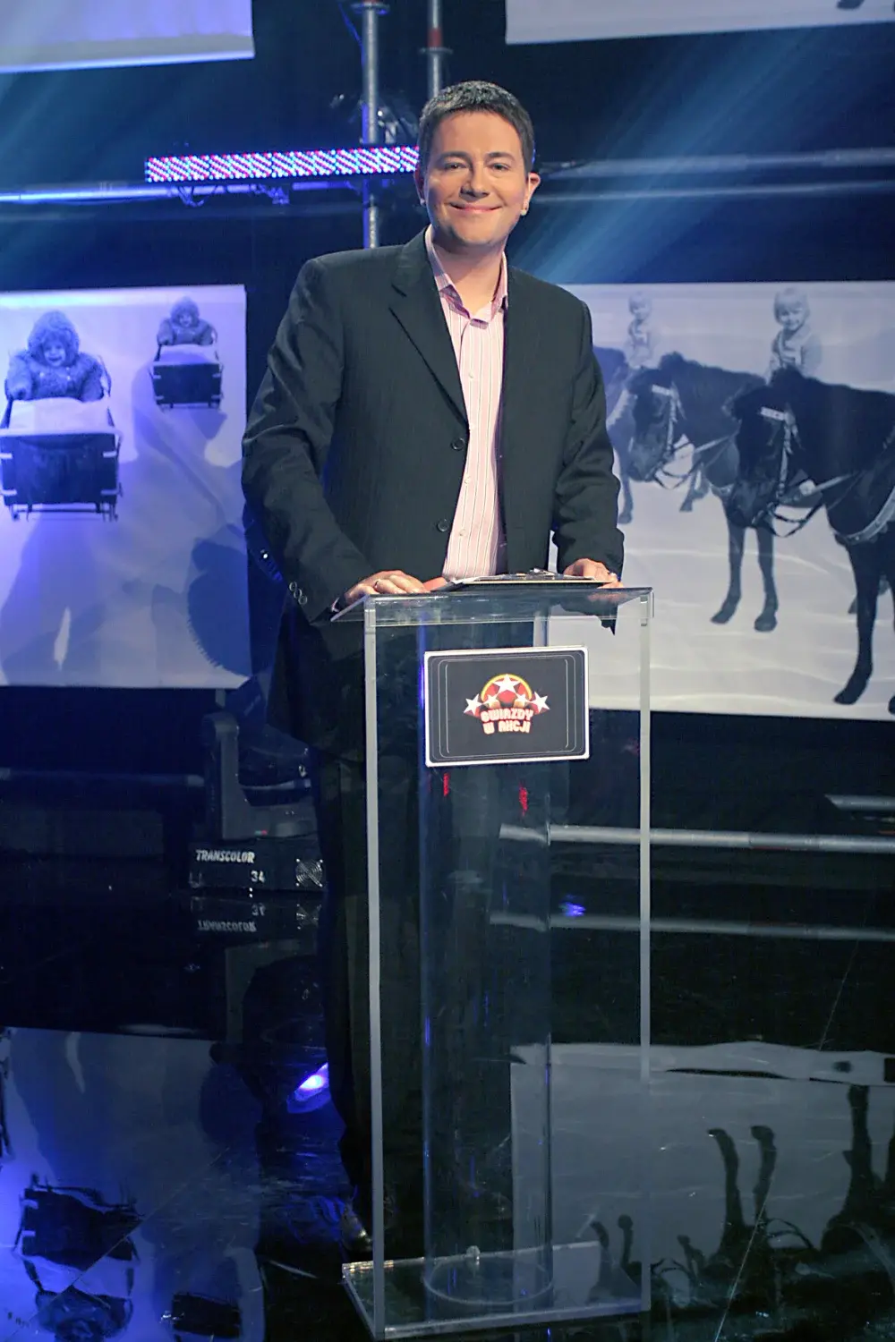 Krzysztof Ibisz podczas programu "Gwiazdy w akcji" promującego inicjatywę "Podaruj Dzieciom Słońce"