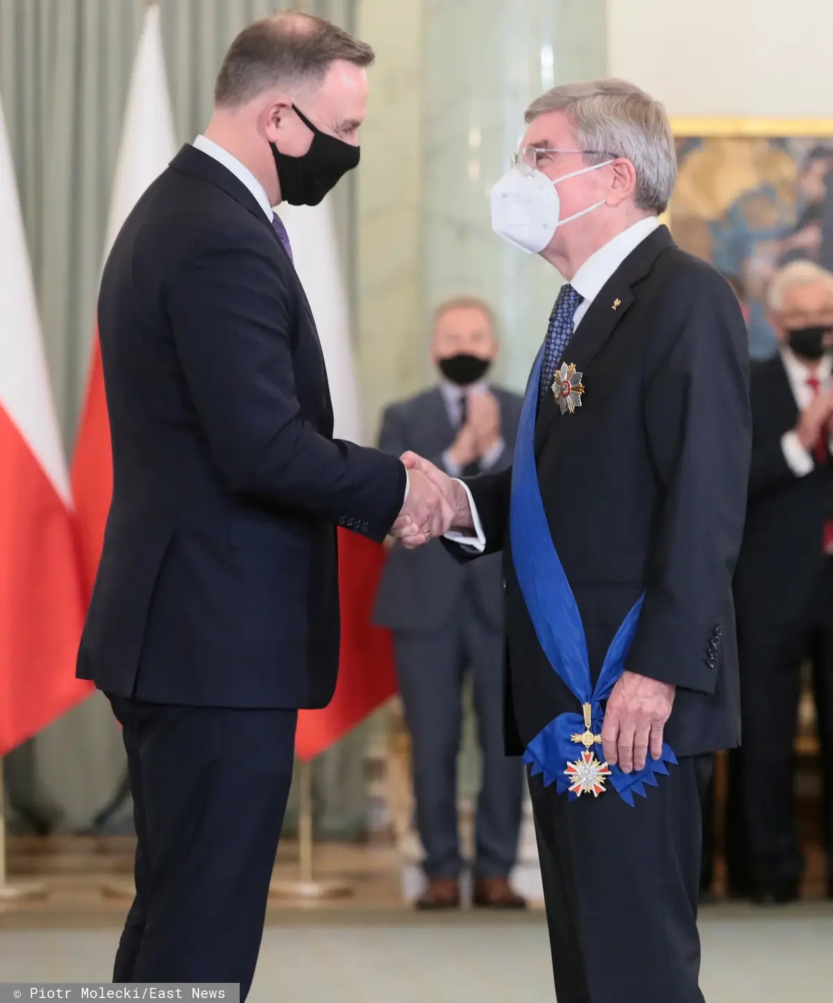 Andrzej Duda wręcza odznaczenie państwowe Thomasowi Bachowi