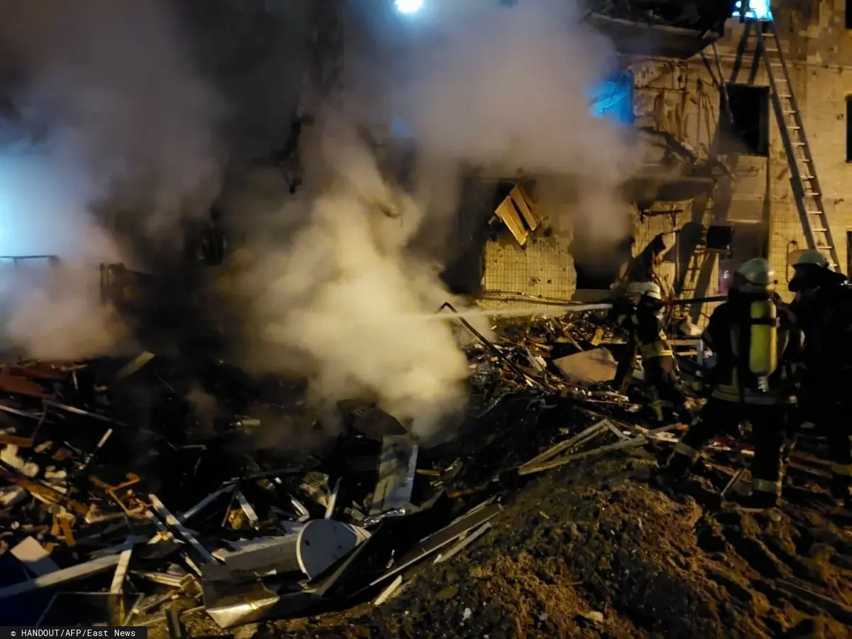 zniszczenia po bombardowaniu Kijowa