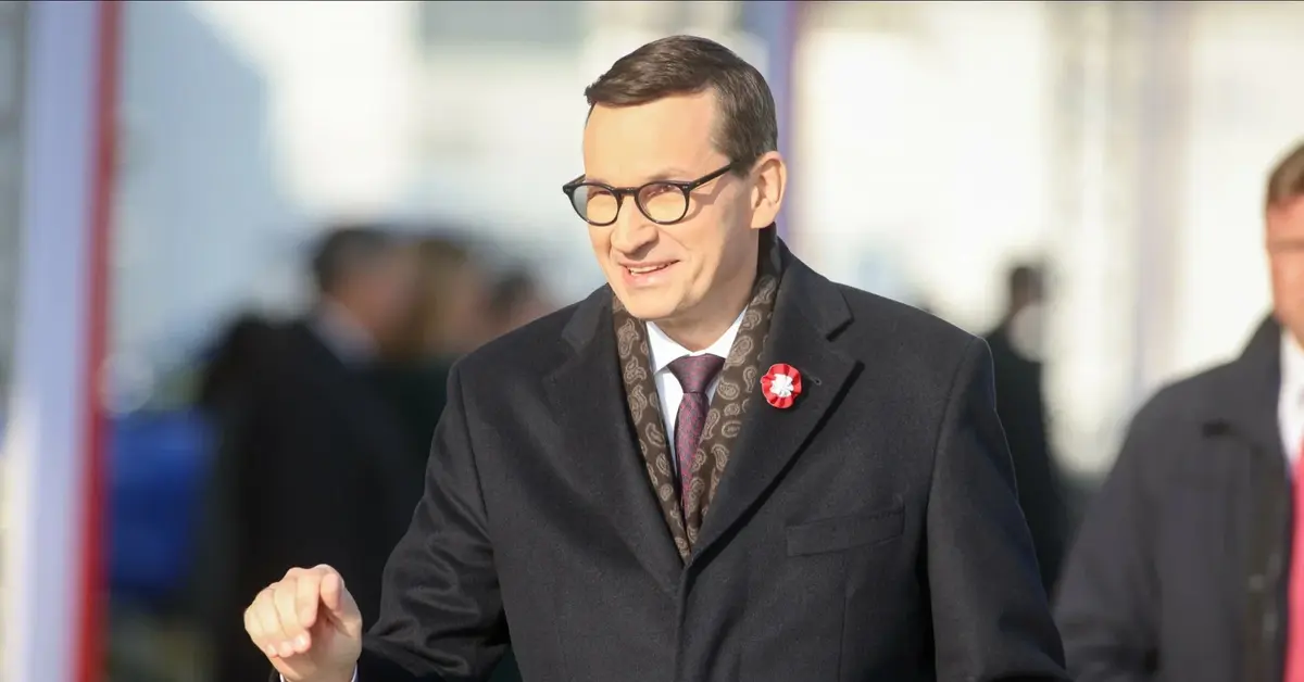 Główne zdjęcie - Mateusz Morawiecki prezentuje