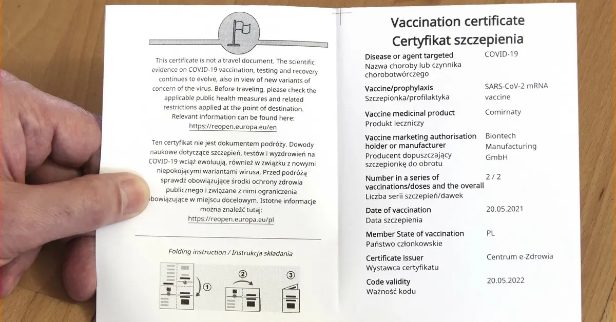 Rozłożony paszport covidowy