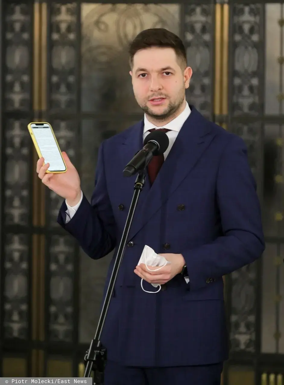 Patryk Jaki podczas konferencji Solidarnej Polski