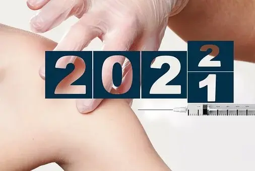 Zdjęcie przedstawiające szczepienie z napisem 2021/2022