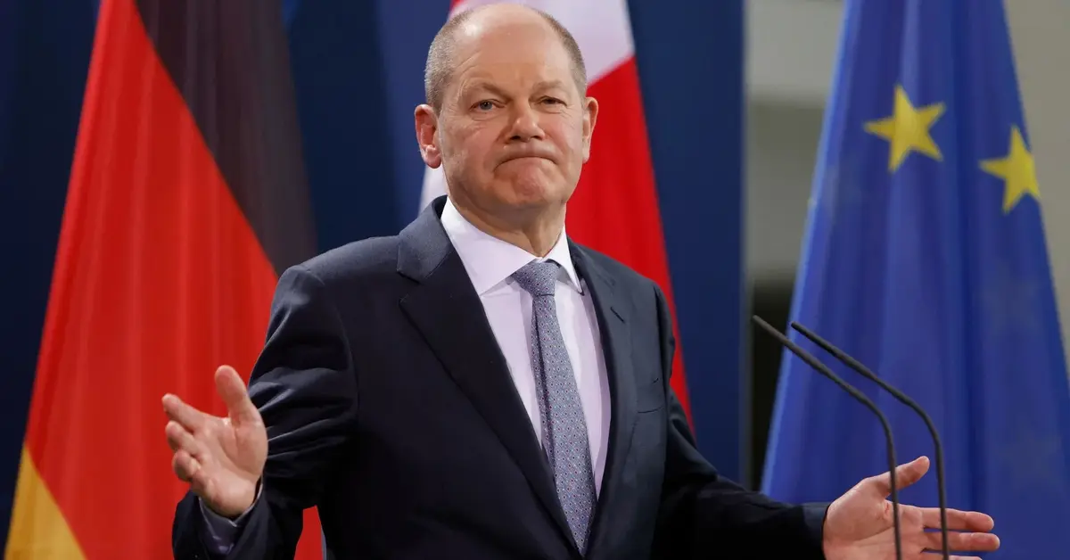 Olaf Scholz rozkłada ręce