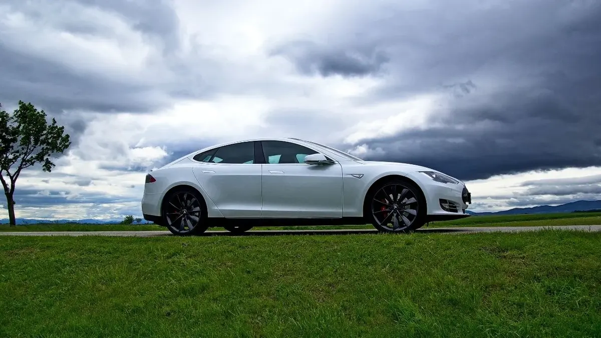Tesla to jeden z najbardziej pożądanych elektryków na świecie