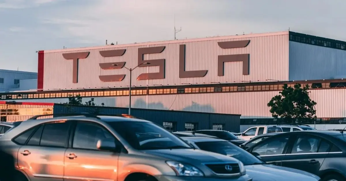 Tesla to samochód elektryczny od Elona Muska