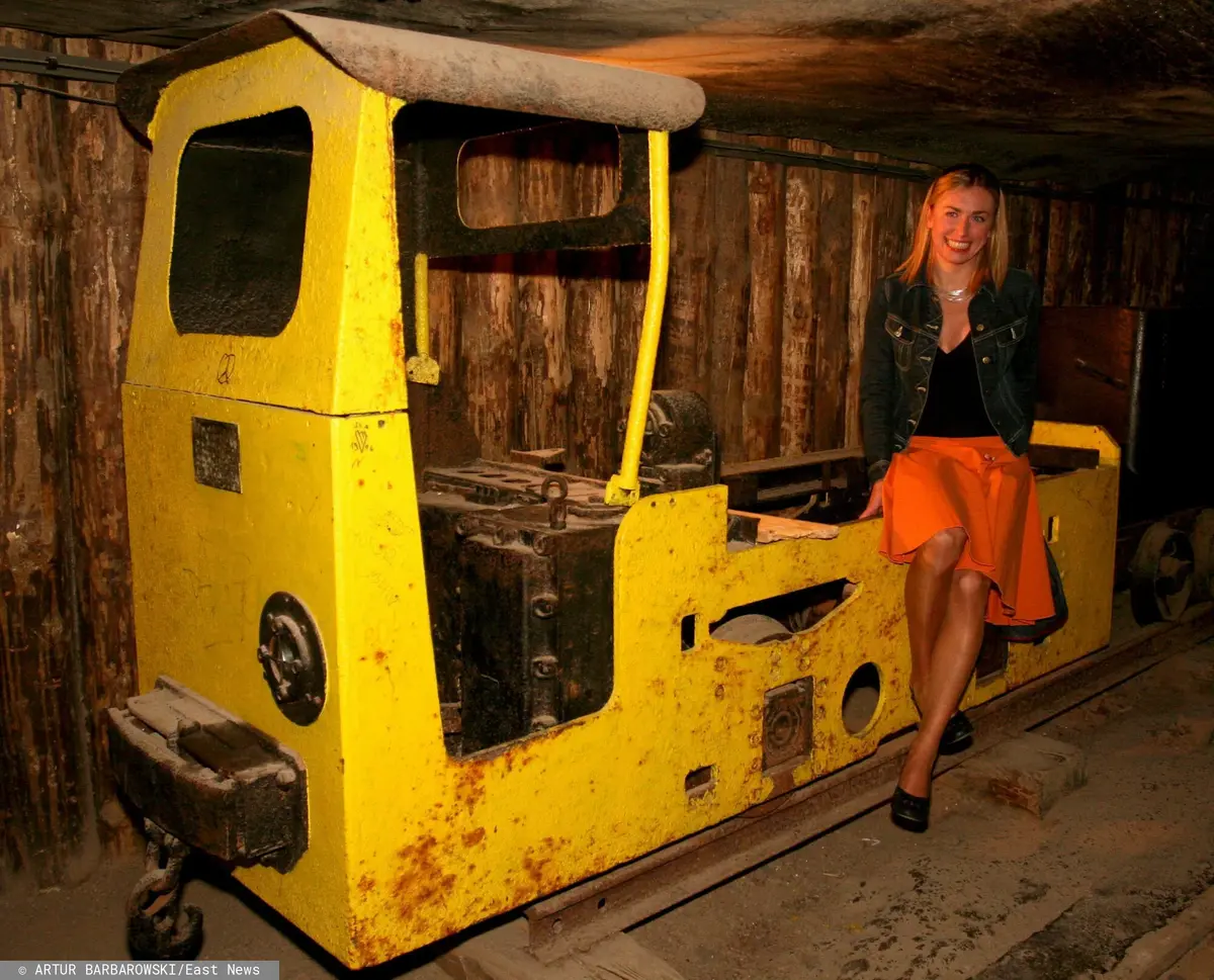 Żółty wagonik w Kopalni Soli w Wieliczce