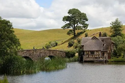 Hobbiton, kadr z filmu Władca Pierścieni