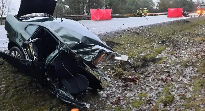 40-latek z vw i jego 40-letnia pasażerka ponieśli śmierć na miejscu