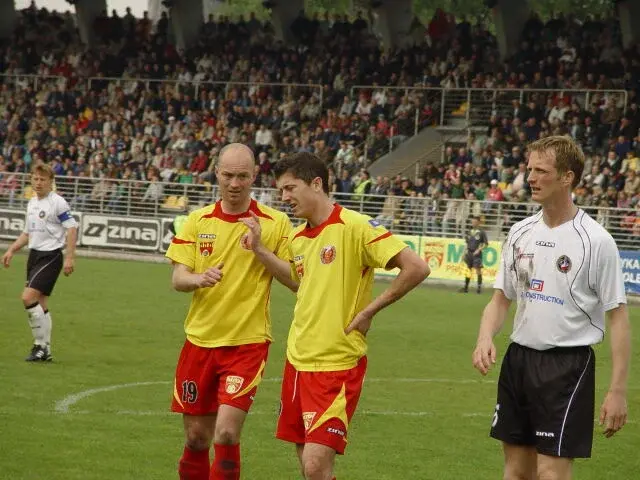 Lewandowski w koszulce Znicza Pruszków