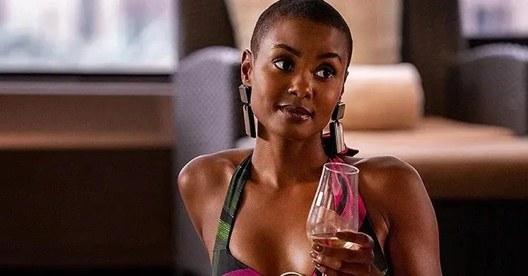 Andrea Bordeaux w krótkich włosach