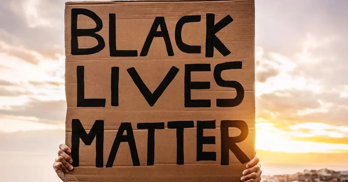 Transparent z napisem "Black Lives Matter"