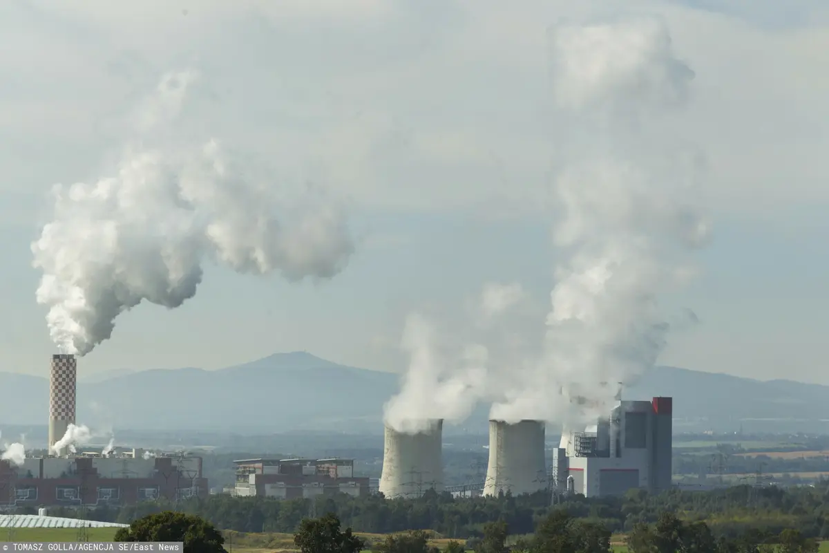 Kominy elektrowni w Bełchatowie