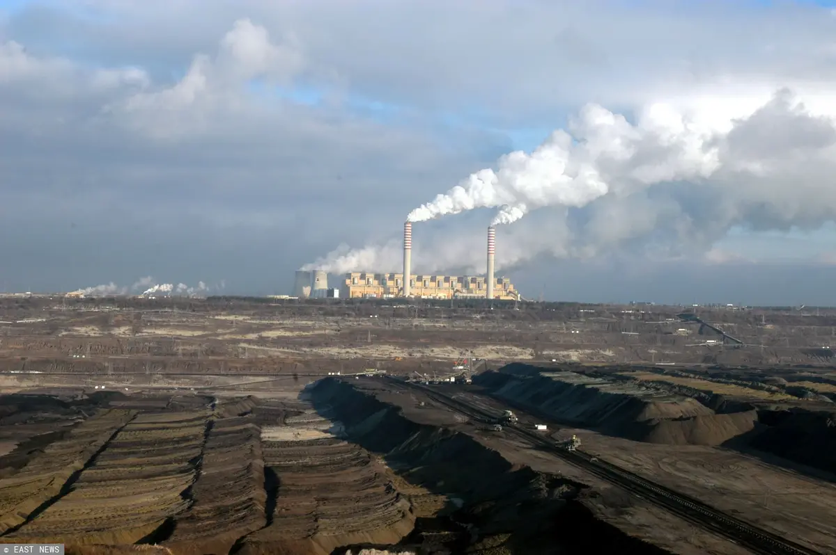 Kominy elektrowni w Bełchatowie