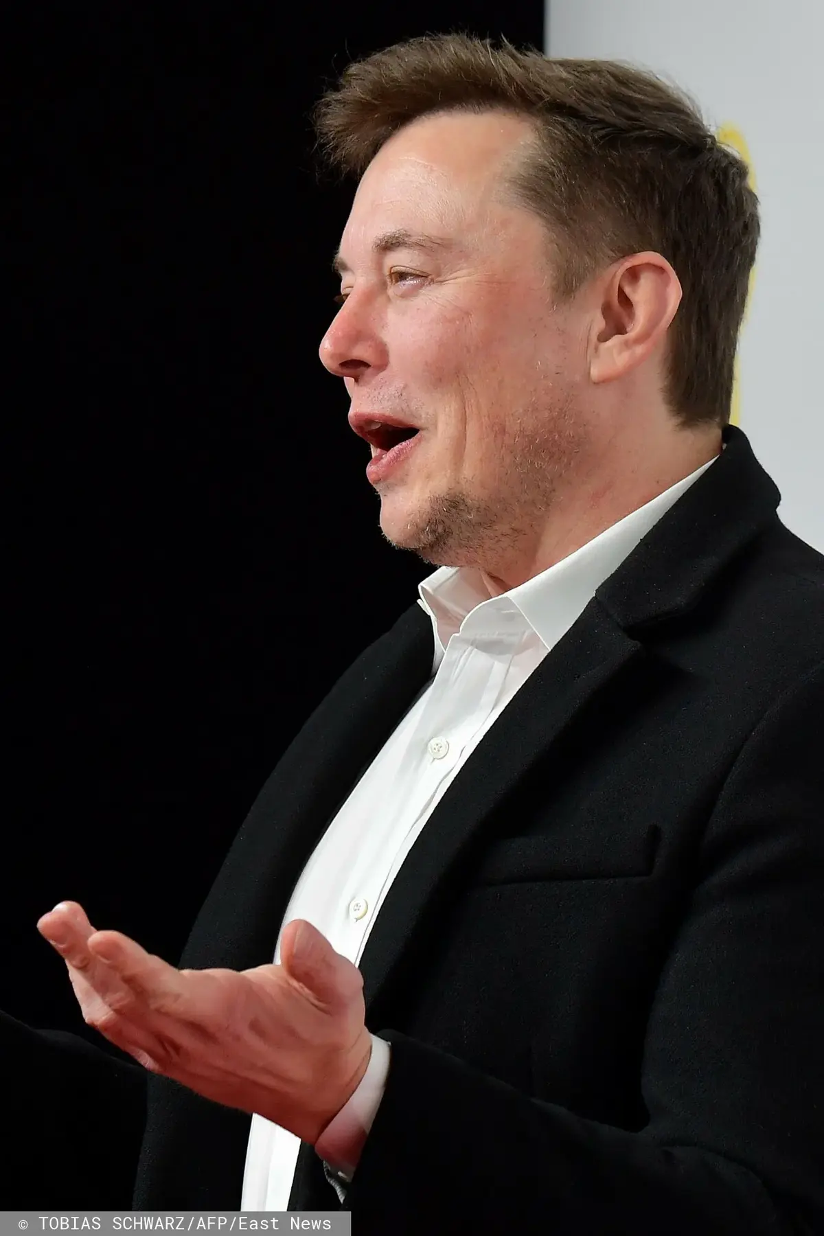 Elon Musk na otwarciu salonu w Chinach