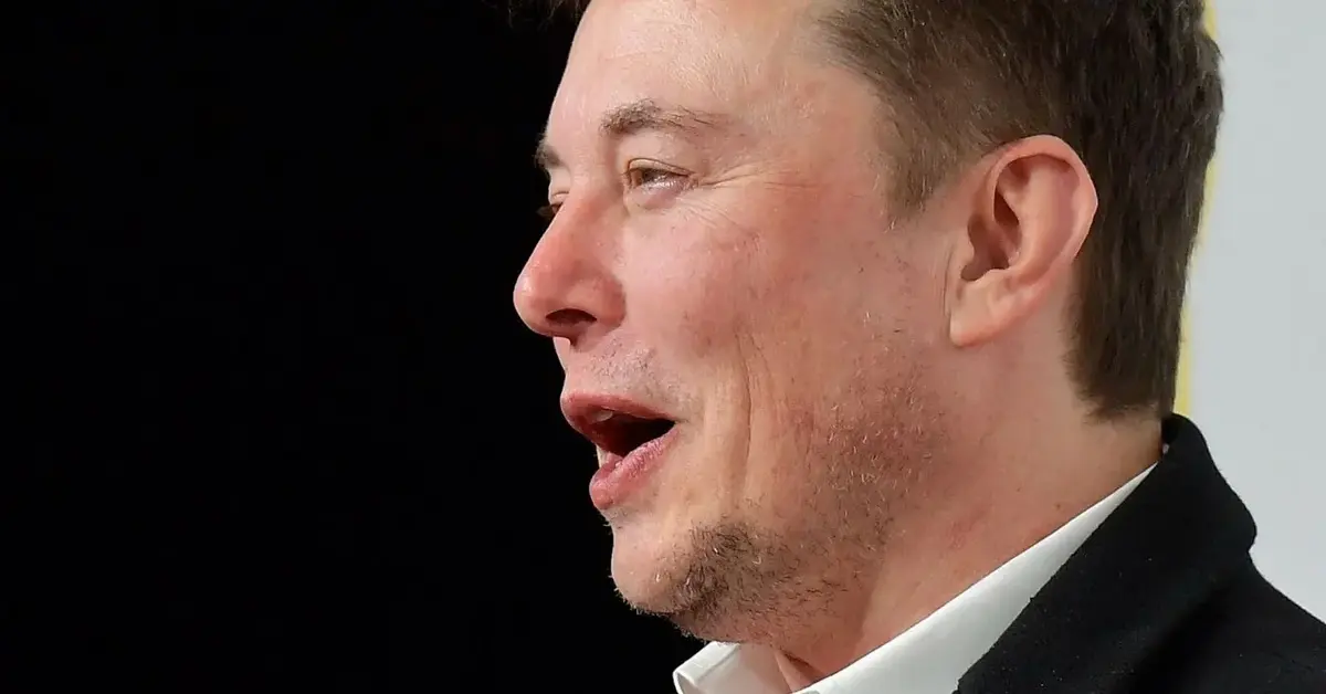 Elon Musk na otwarciu salonu w Chinach