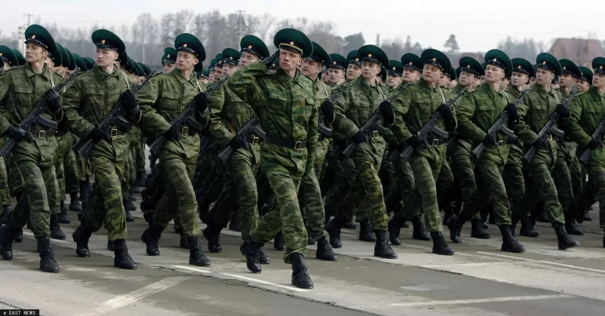Rosyjscy żołnierze ćwiczą przed Paradą Zwycięstwa