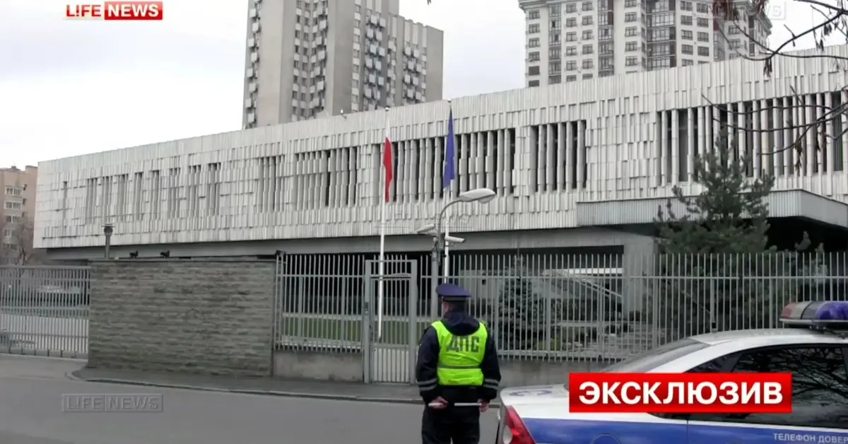 Główne zdjęcie - Z ostatniej chwili. Atak na polską ambasadę w Moskwie