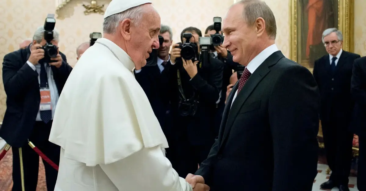 Główne zdjęcie - Papież tłumaczy się ze słów o szczekaniu NATO. "Nie jestem za Putinem"