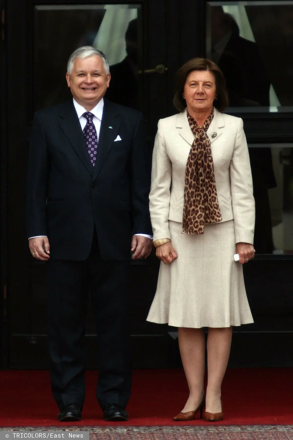Uśmiechnięci Lech i Maria Kaczyńscy stojący obok siebie
