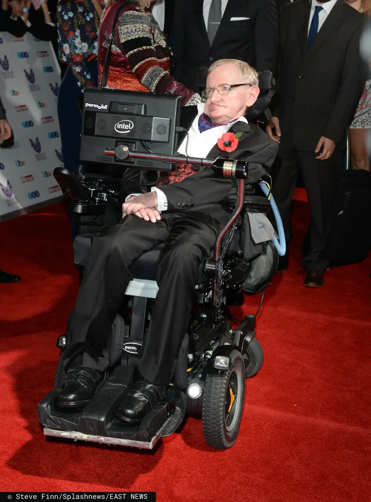 Stephen Hawking na czerwonym dywanie podczas rozdania nagród "Pride of Britain"
