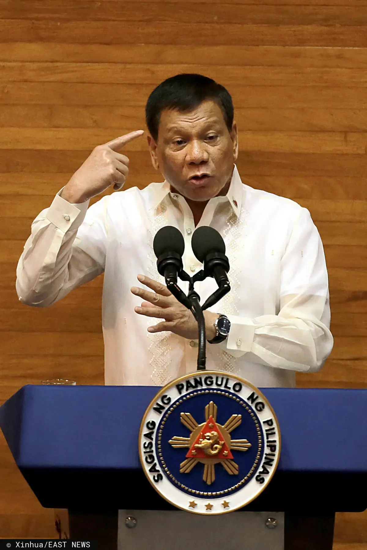 Przemawiający Rodrigo Duterte