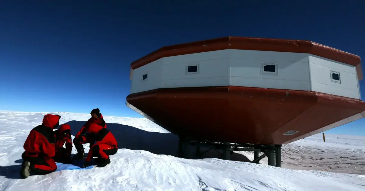 Stacja badawcza na Antarktydzie.